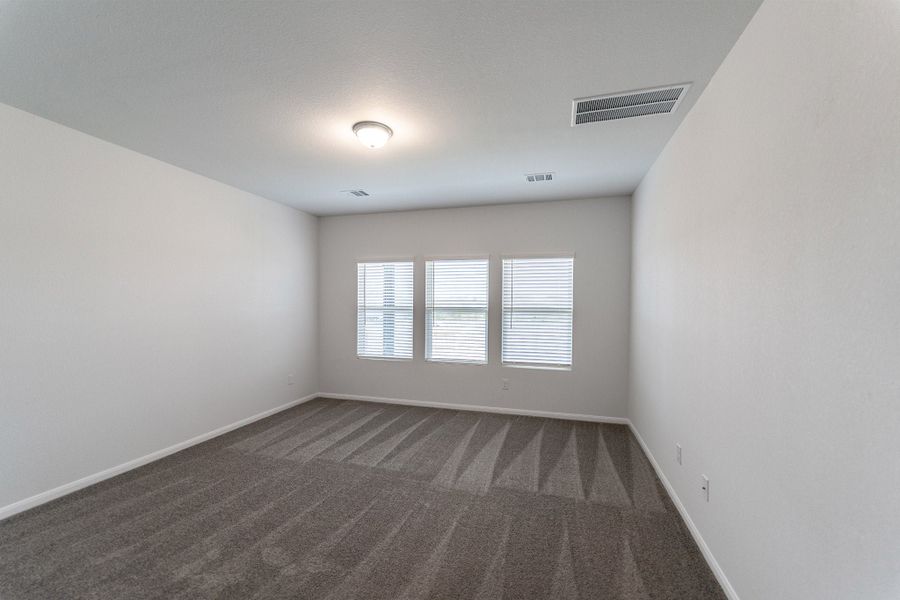 Spacious, unfurnished interior of a new home in Briarwood, Elgin (Image 12).