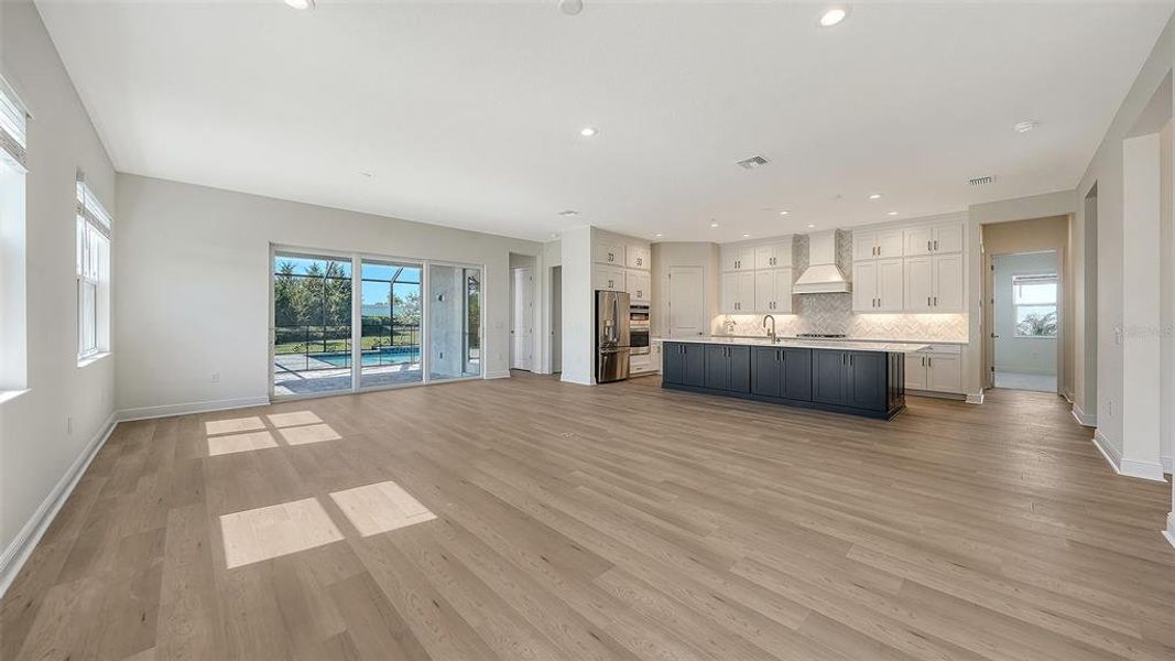 Spacious, unfurnished interior of a new home in , Venice (Image 27).