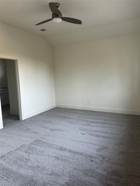 Spacious, unfurnished interior of a new home in , Lago Vista (Image 4).