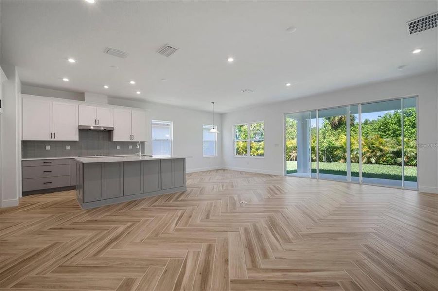 Spacious, unfurnished interior of a new home in North River Ranch, Parrish (Image 11).