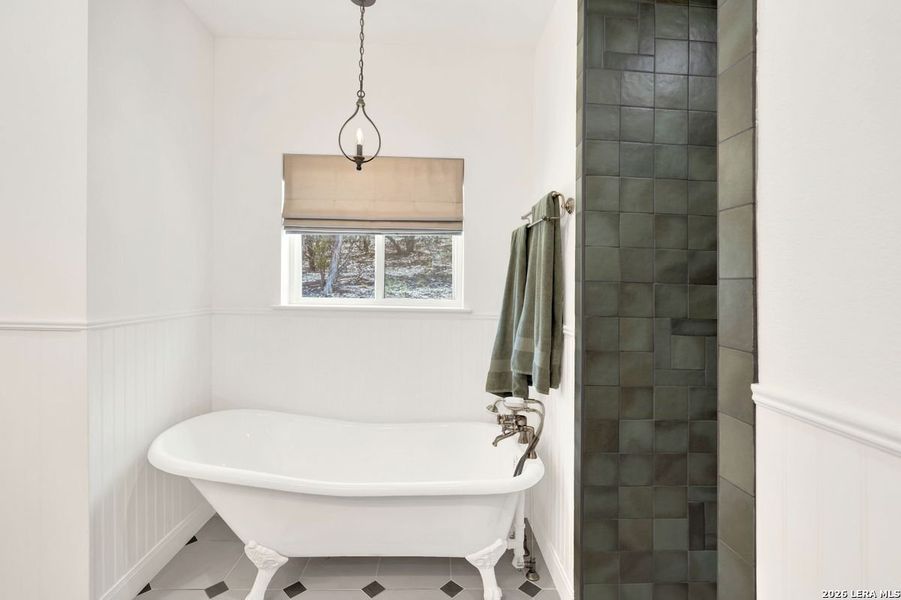 Furnished interior view inside a new home in , Bandera (Image 11).