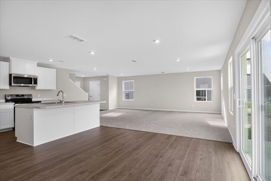 Spacious, unfurnished interior of a new home in Everly, Spartanburg (Image 18).