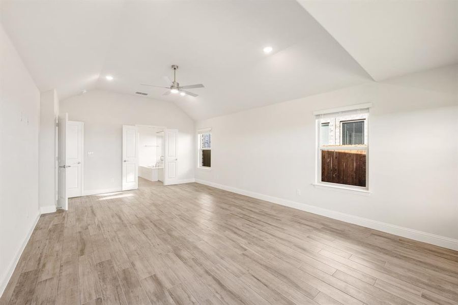 Spacious, unfurnished interior of a new home in Sonoma Verde, McLendon-Chisholm (Image 31).