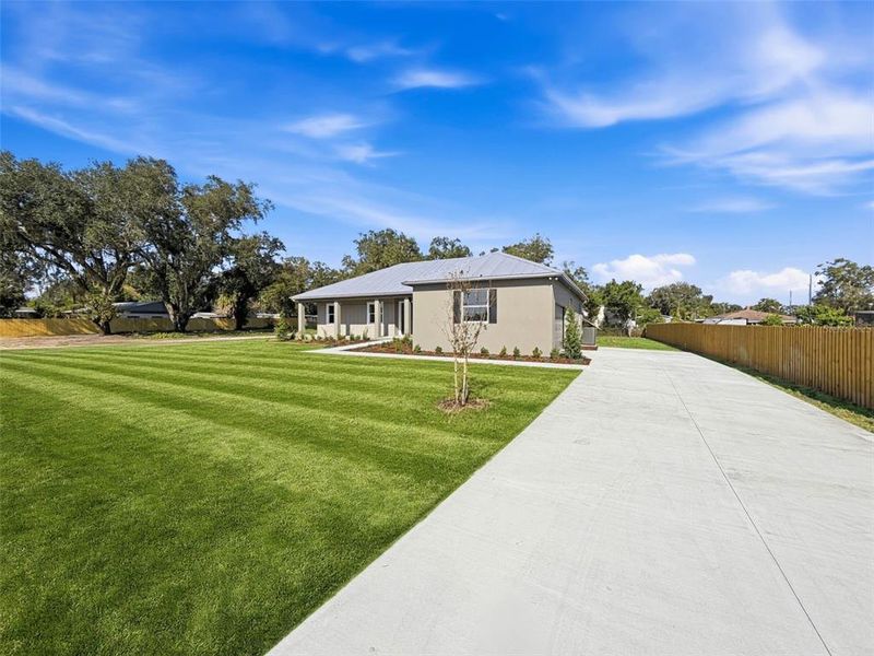 Exterior details and patio area of a home in , Lakeland (Image 28).