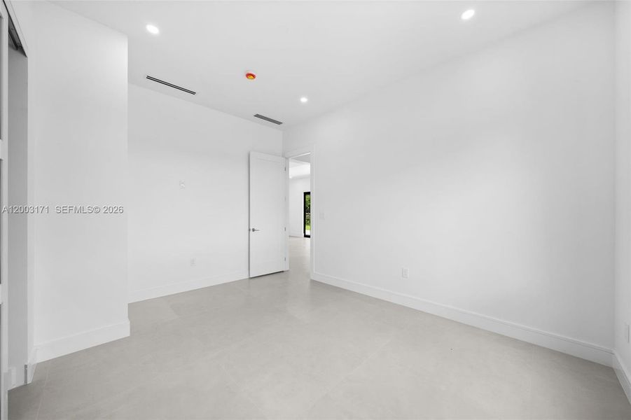 Spacious, unfurnished interior of a new home in , Homestead (Image 12).