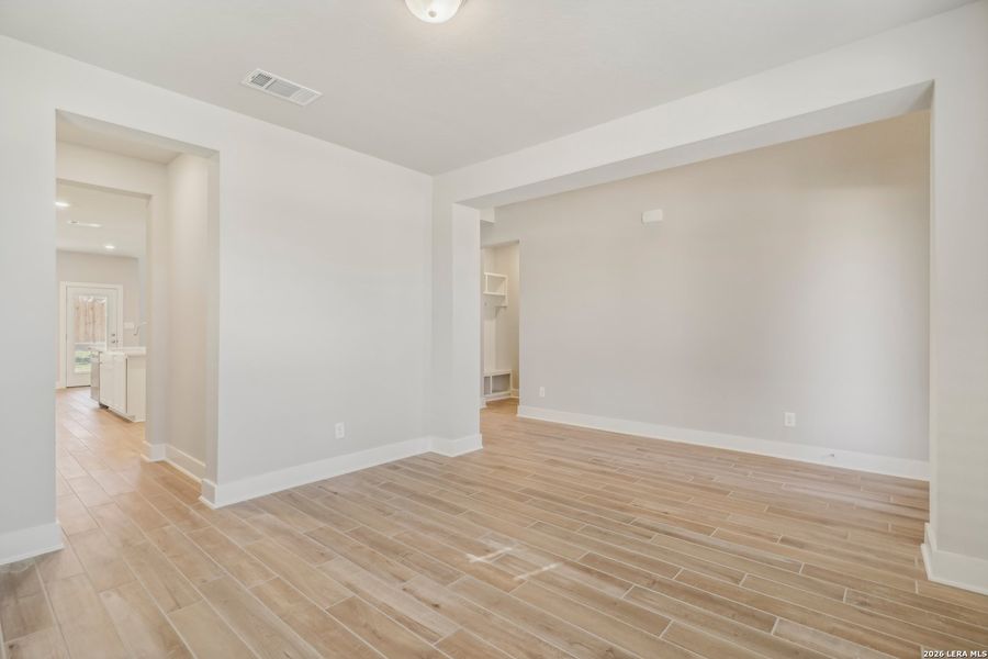 Spacious, unfurnished interior of a new home in Fox Falls, Boerne (Image 14).