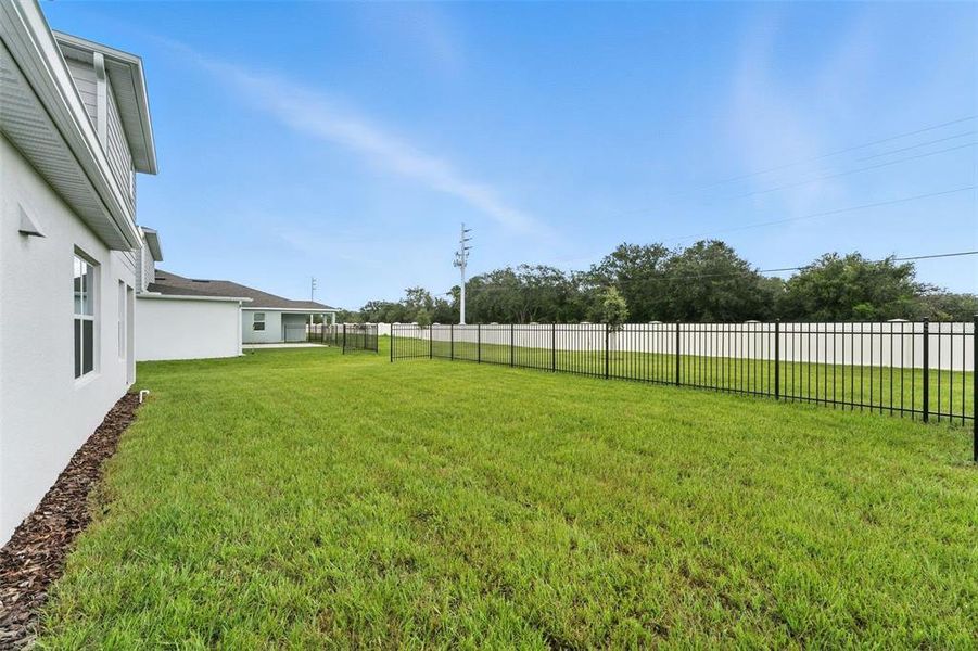 Exterior details and patio area of a home in Amelia Groves, St. Cloud (Image 23).