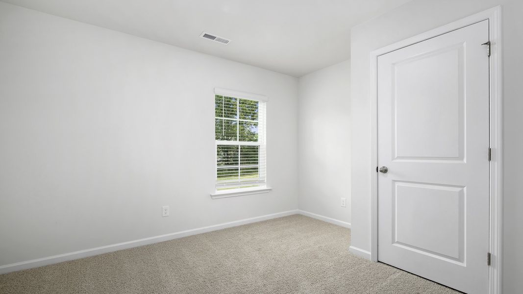 Spacious, unfurnished interior of a new home in Willow Mill, Thomasville (Image 10).
