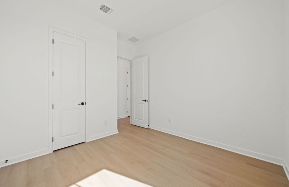 Spacious, unfurnished interior of a new home in 6 Creeks, Kyle (Image 51).