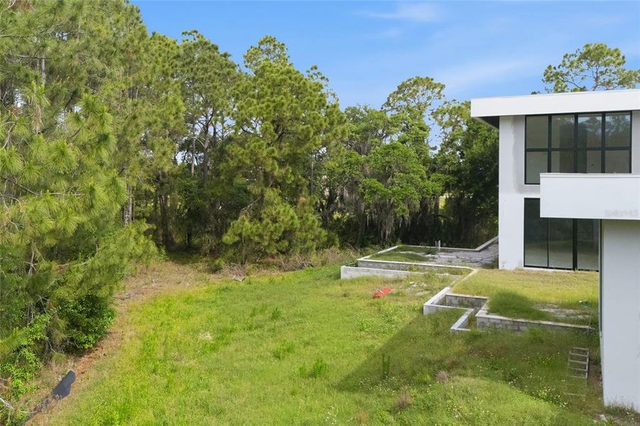 Exterior details and patio area of a home in Stonelake Ranch, Thonotosassa (Image 14).
