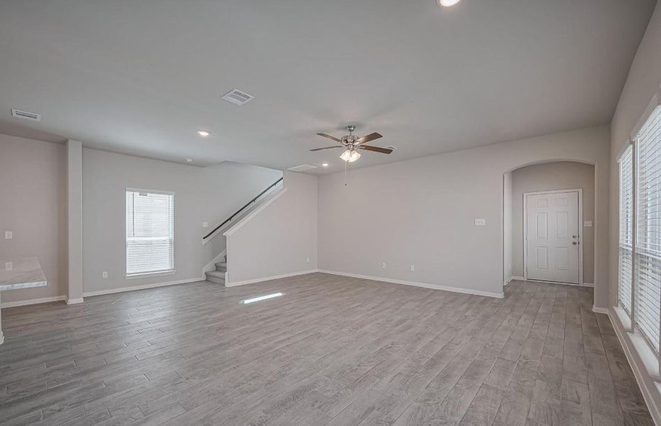 Spacious, unfurnished interior of a new home in River Ranch, Dayton (Image 11).