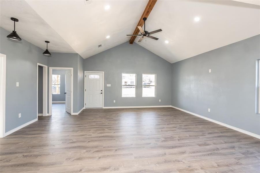 Spacious, unfurnished interior of a new home in , Nocona (Image 14).