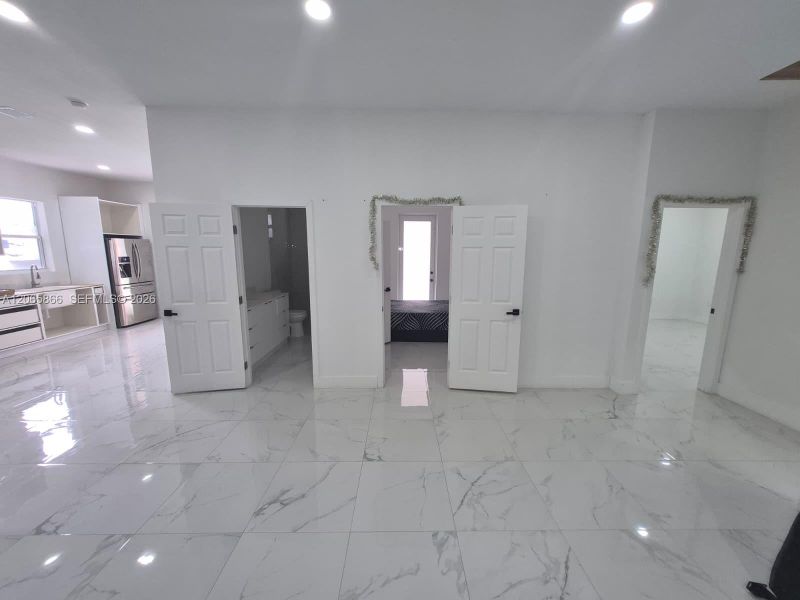 Spacious, unfurnished interior of a new home in , Clewiston (Image 24).