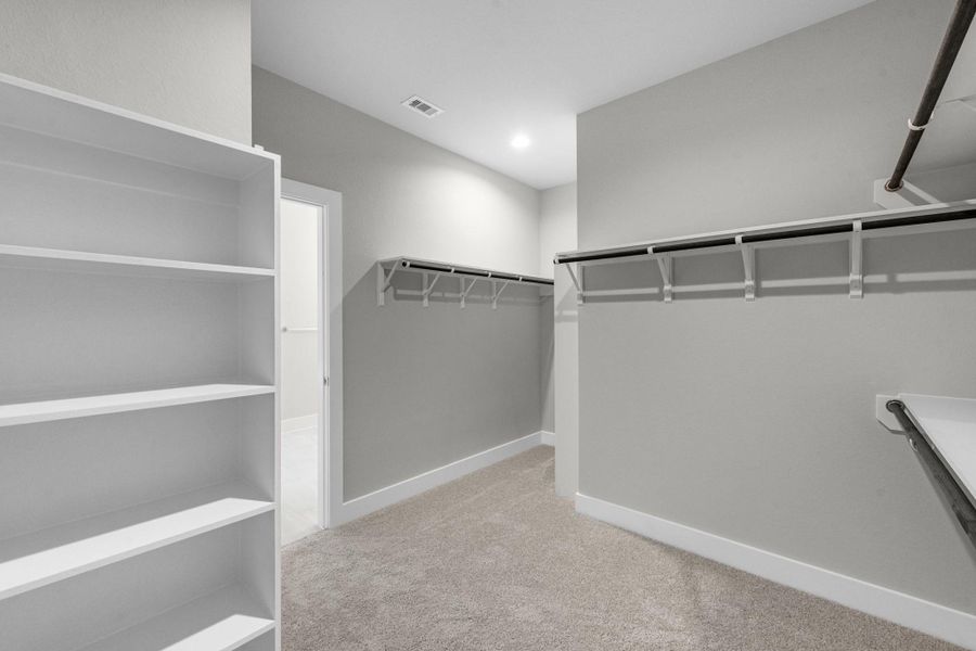 Spacious, unfurnished interior of a new home in Briarwood Crossing, Rosenberg (Image 21).