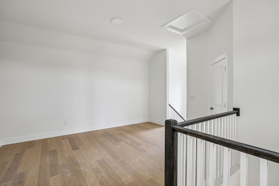 Spacious, unfurnished interior of a new home in Persimmon, Buda (Image 15).