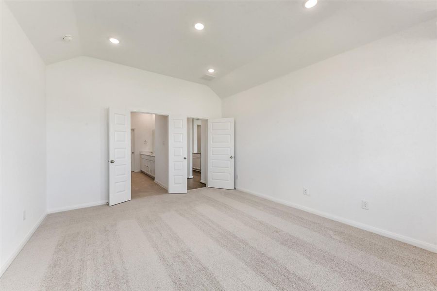 Spacious, unfurnished interior of a new home in River Ranch Meadows, Dayton (Image 26).