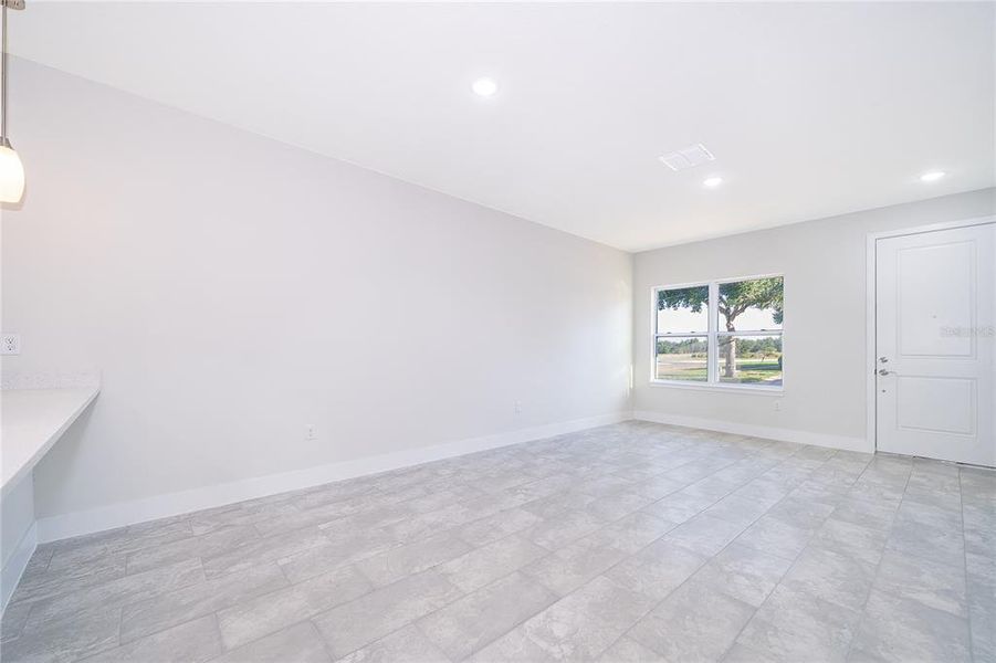Spacious, unfurnished interior of a new home in , Kissimmee (Image 10).