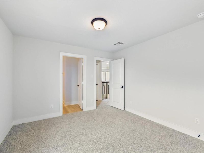 Spacious, unfurnished interior of a new home in Lago Mar, Texas City (Image 35).