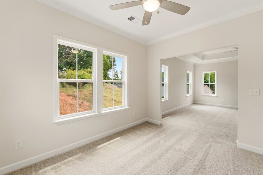 Spacious, unfurnished interior of a new home in Windsor Forest, Anderson (Image 25).