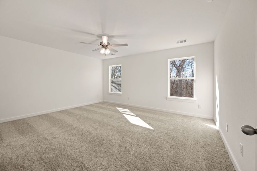 Spacious, unfurnished interior of a new home in Runaway Bay, Runaway Bay (Image 24).