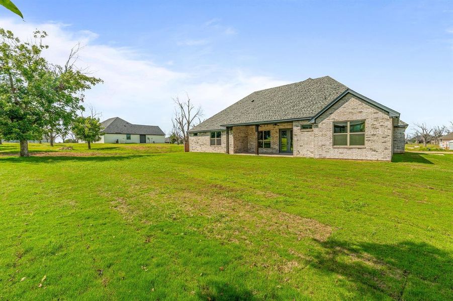 Exterior details and patio area of a home in Pecan Plantation, Granbury (Image 27).