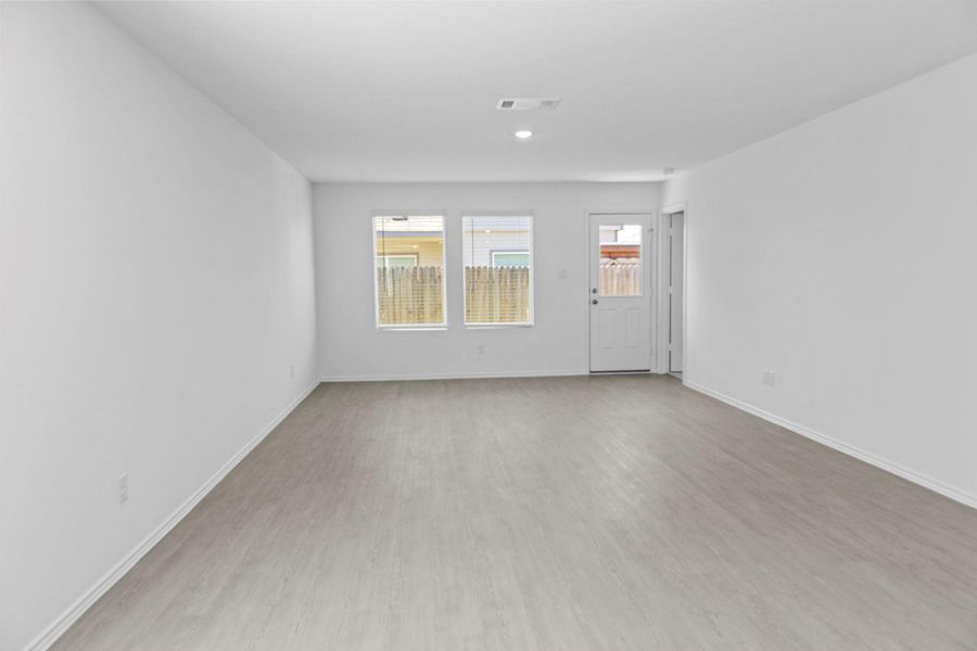 Spacious, unfurnished interior of a new home in Sunset Oaks, Maxwell (Image 14).