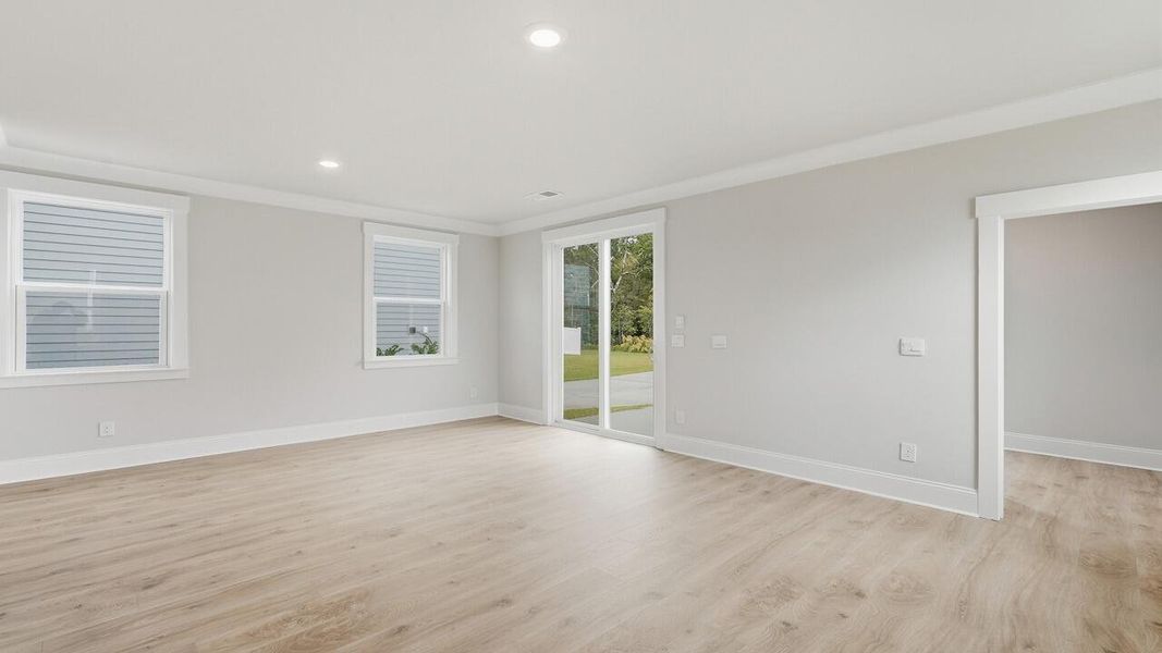 Spacious, unfurnished interior of a new home in Sheep Island, Summerville (Image 43).