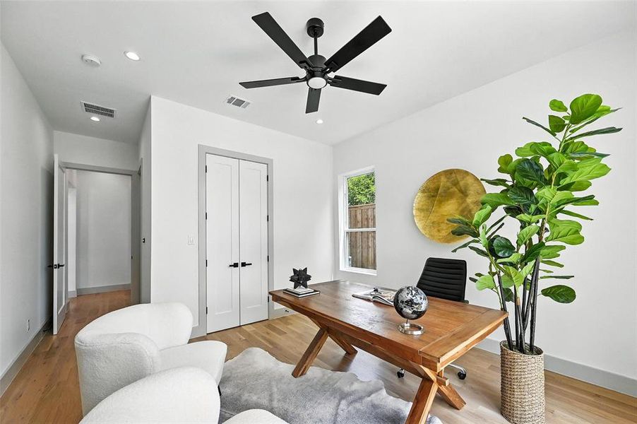 Furnished interior view inside a new home in , Dallas (Image 7).