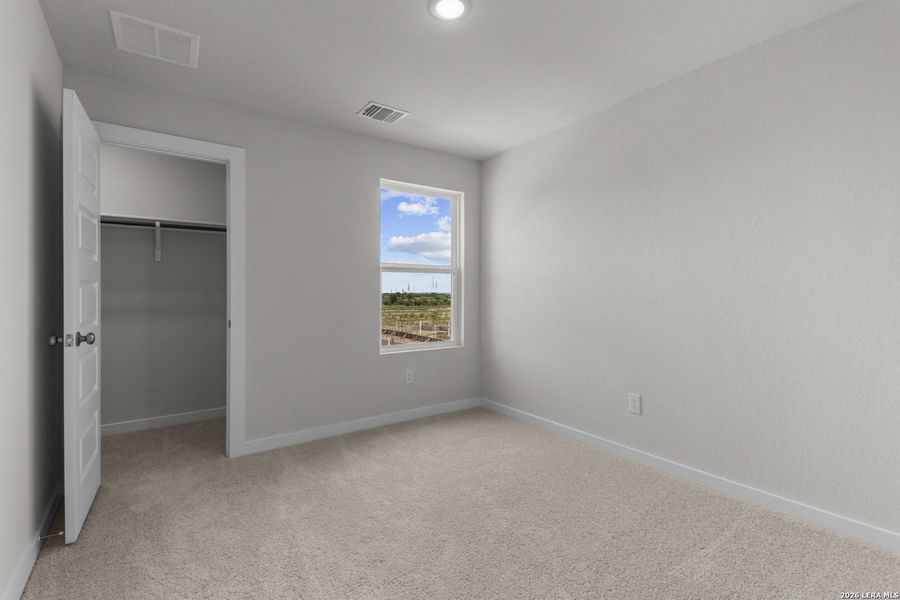 Spacious, unfurnished interior of a new home in Mesa Vista, San Antonio (Image 20).