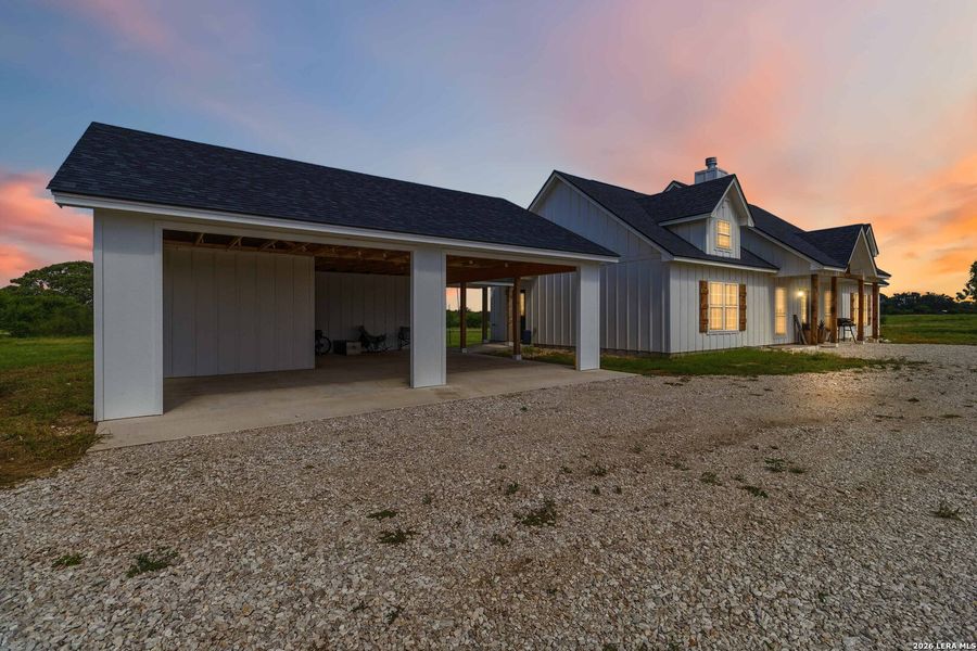 Exterior details and patio area of a home in , Sabinal (Image 26).