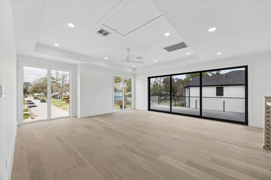 Spacious, unfurnished interior of a new home in , Houston (Image 19).