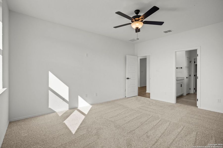 Spacious, unfurnished interior of a new home in Comanche Ridge, San Antonio (Image 24). Spacious, unfurnished interior of a new home in Comanche Ridge, San Antonio (Image 24).