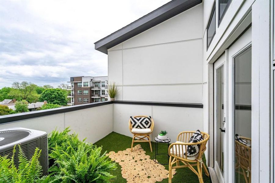Exterior details and patio area of a home in , Dallas (Image 3).