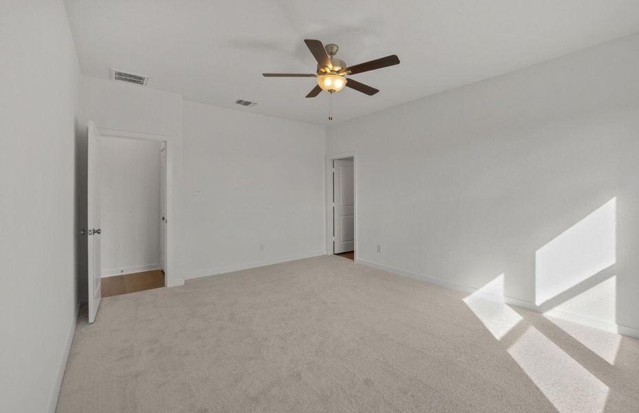Spacious, unfurnished interior of a new home in County View, Temple (Image 16).