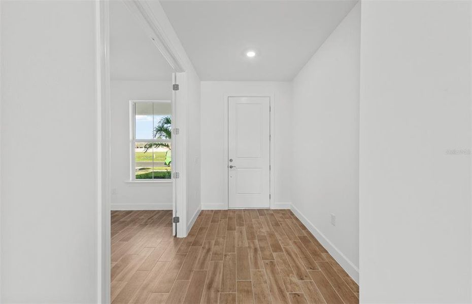 Spacious, unfurnished interior of a new home in SeaFlower, Bradenton (Image 16).