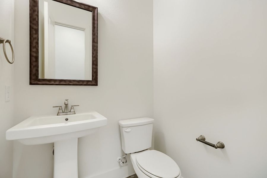 4801 Strada - Powder Bathroom 4801 Strada - Powder Bathroom