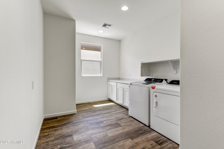 025_Laundry Room 025_Laundry Room