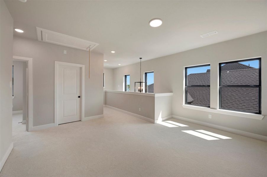Spacious, unfurnished interior of a new home in Sienna - Grove Collection, Missouri City (Image 24).