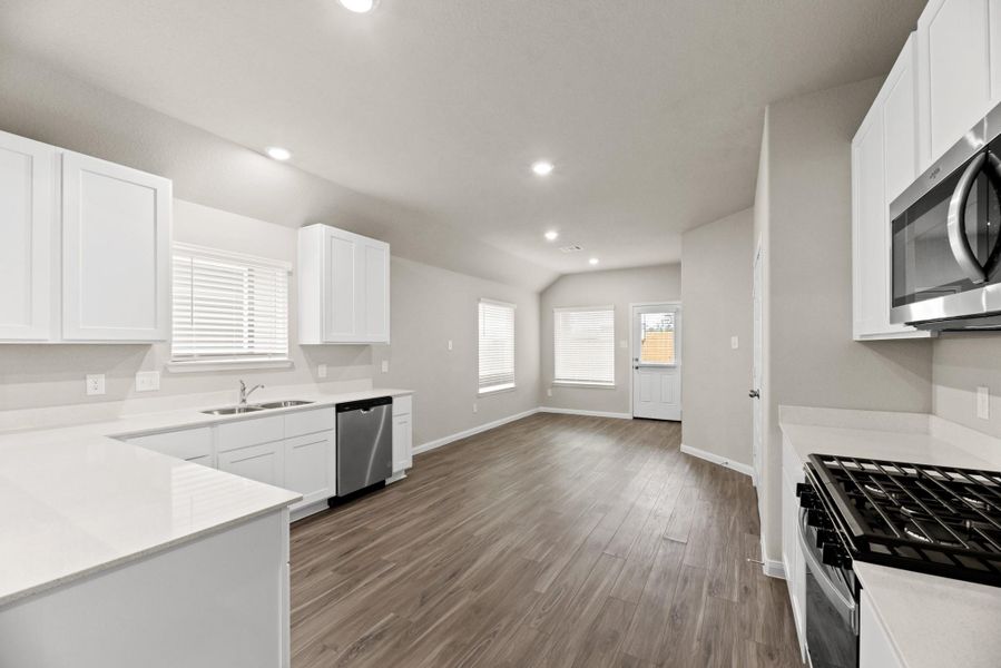 Furnished interior view inside a new home in Ridgeland Hills, Willis (Image 8).