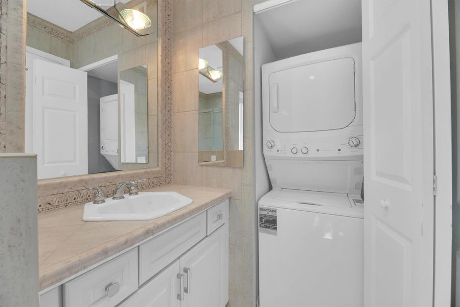 Furnished interior view inside a new home in , Fort Lauderdale (Image 8).