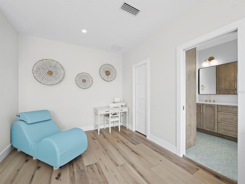 Furnished interior view inside a new home in , Longboat Key (Image 4).