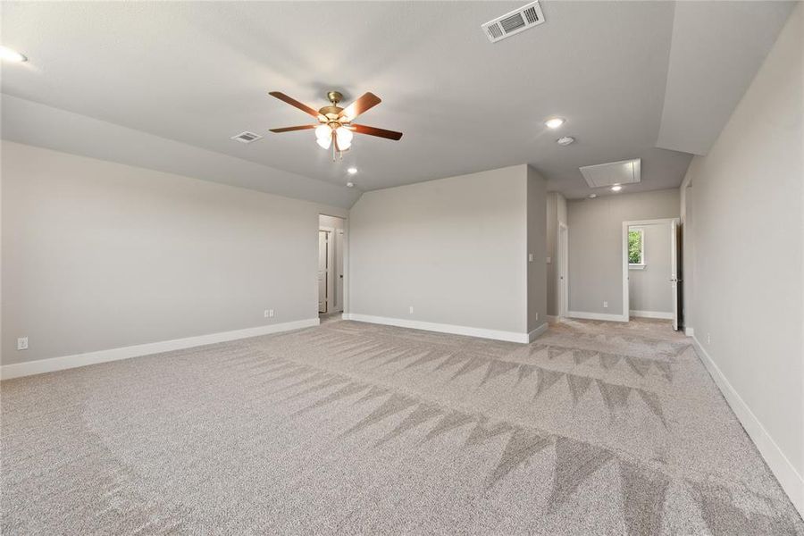 Spacious, unfurnished interior of a new home in Crystal Springs Estates, Alvarado (Image 22).