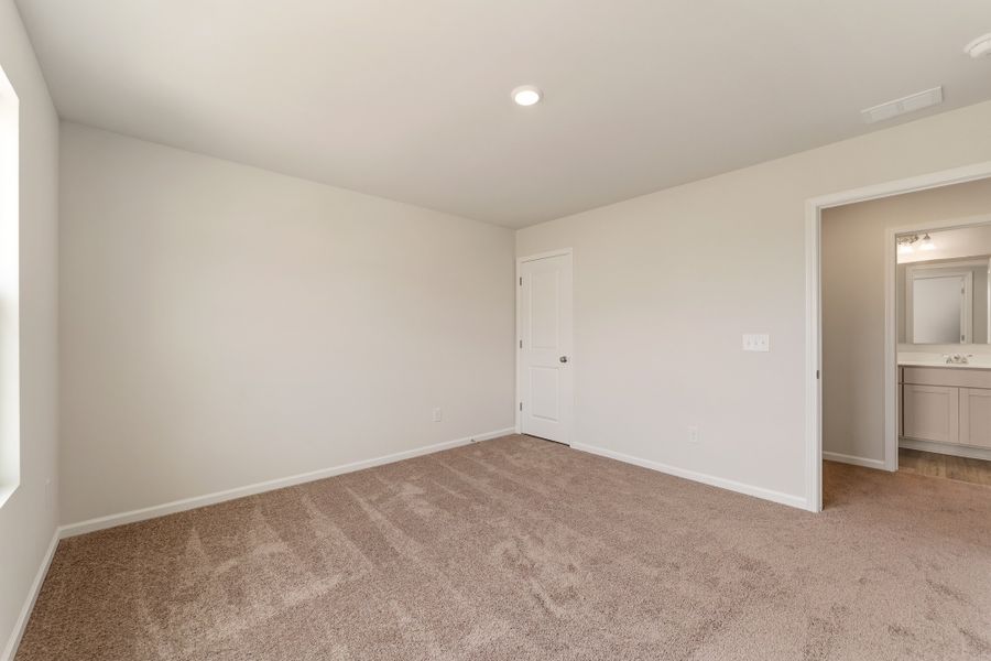 Spacious, unfurnished interior of a new home in Mayfair Village, Spartanburg (Image 24).