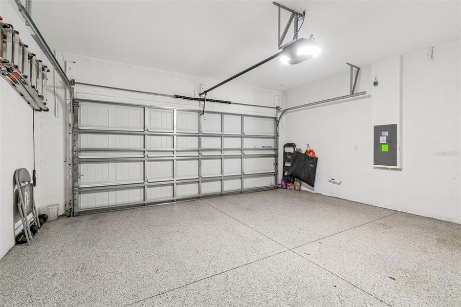 Spacious, unfurnished interior of a new home in , Tampa (Image 23).