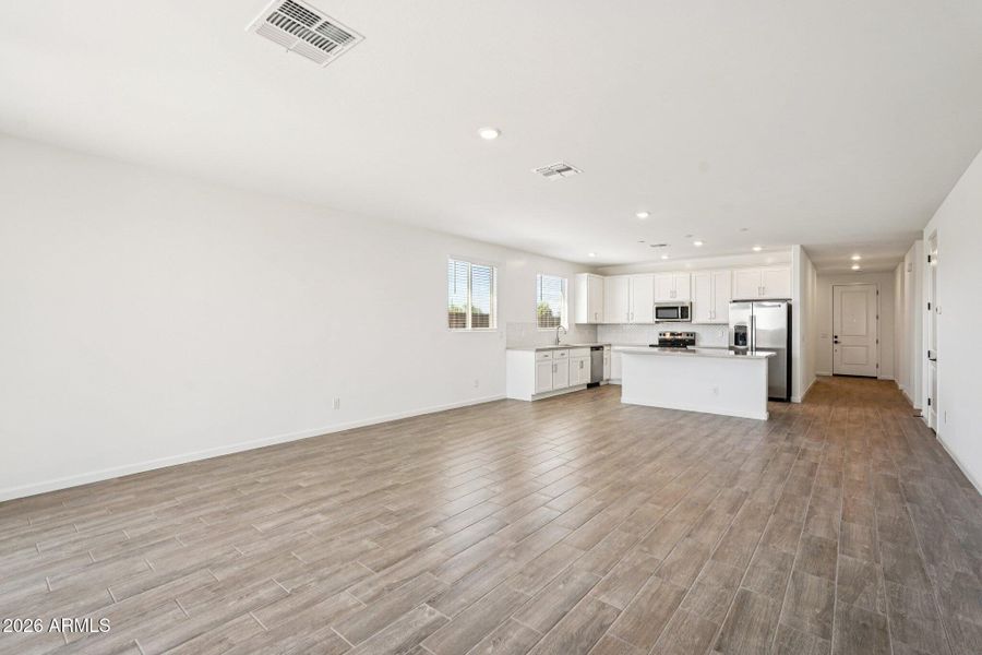 13-web-or-mls-S 95th Dr-S0904-013