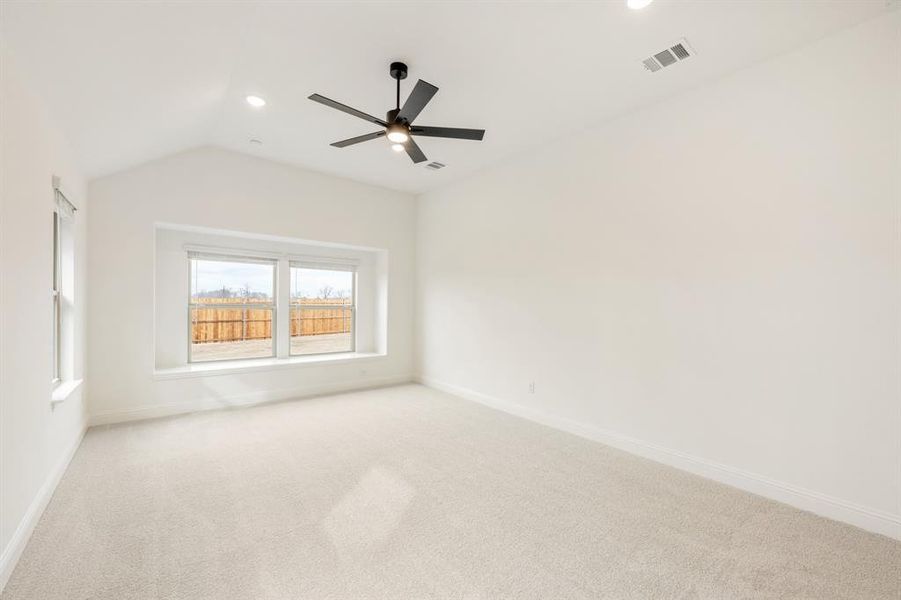 Spacious, unfurnished interior of a new home in Willow Wood, McKinney (Image 39).