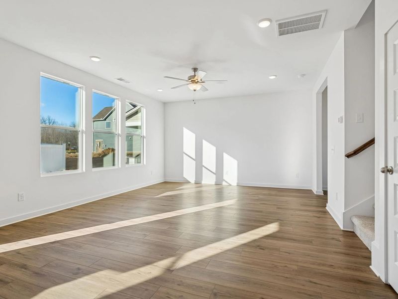 Spacious, unfurnished interior of a new home in Sage Farms, White House (Image 25).