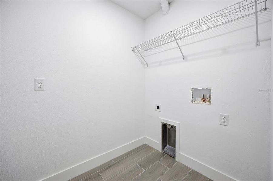 Spacious, unfurnished interior of a new home in , Citrus Springs (Image 20).