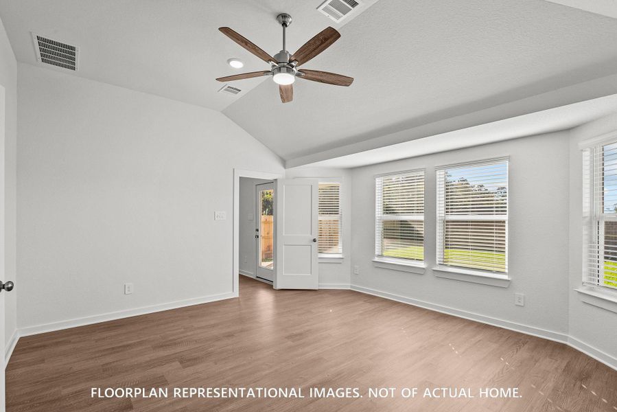 Spacious, unfurnished interior of a new home in Summerview, Fulshear (Image 28).