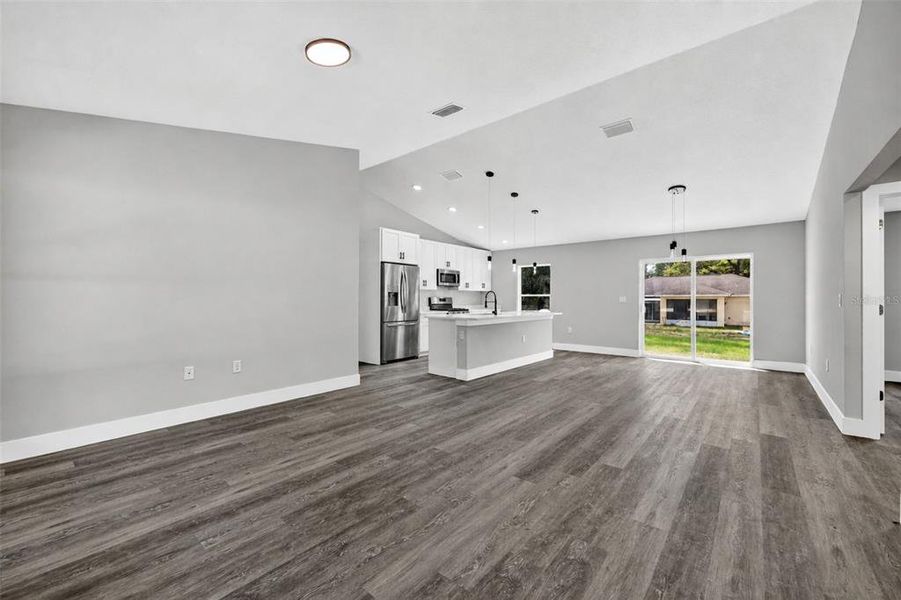 Spacious, unfurnished interior of a new home in , Ocala (Image 31).